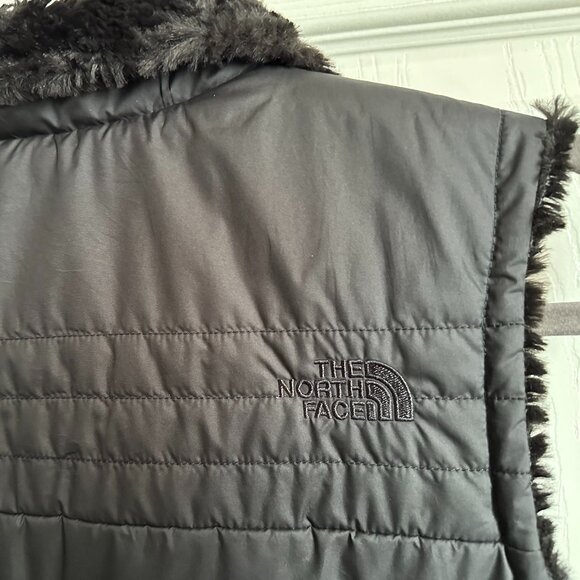 North Face Women’s Small Reversible Full Zip Quilted Puffer Faux Fur Lined Vest - Picture 3 of 8